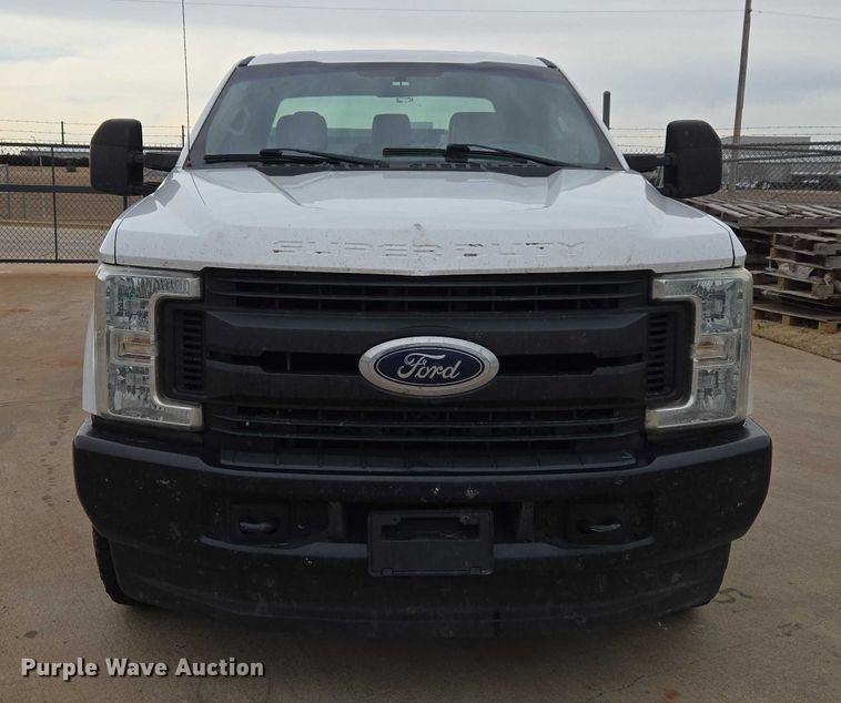 image for item ET1293 2017 Ford F250 Super Duty pickup truck