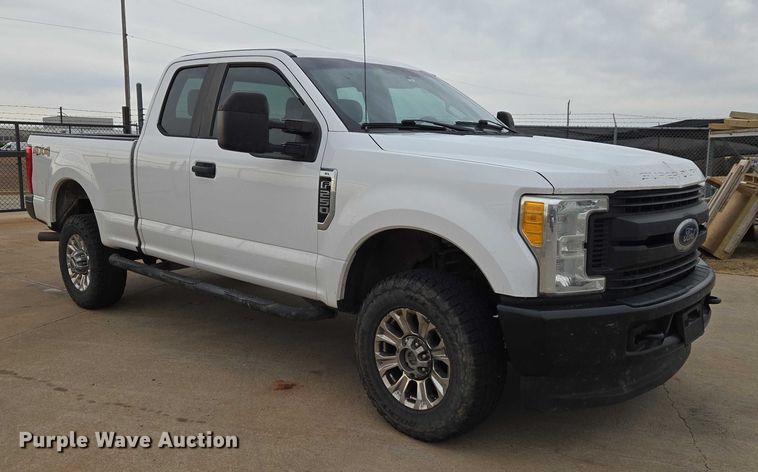 image for item ET1293 2017 Ford F250 Super Duty pickup truck