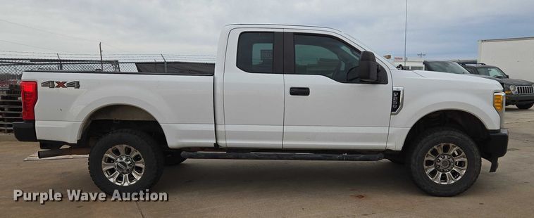 image for item ET1293 2017 Ford F250 Super Duty pickup truck
