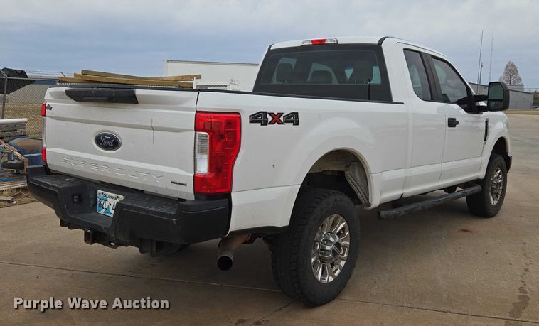 image for item ET1293 2017 Ford F250 Super Duty pickup truck