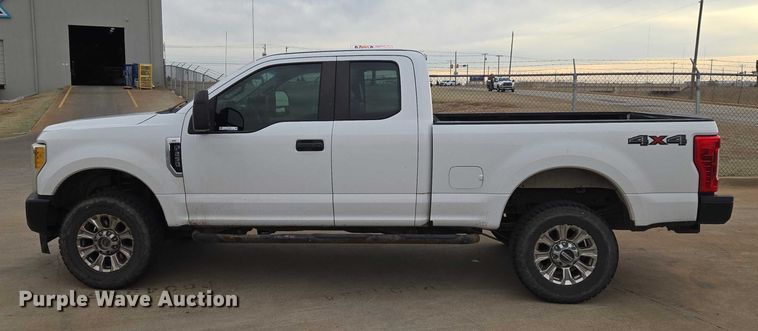 image for item ET1293 2017 Ford F250 Super Duty pickup truck