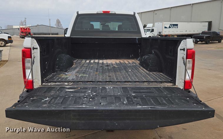 image for item ET1293 2017 Ford F250 Super Duty pickup truck