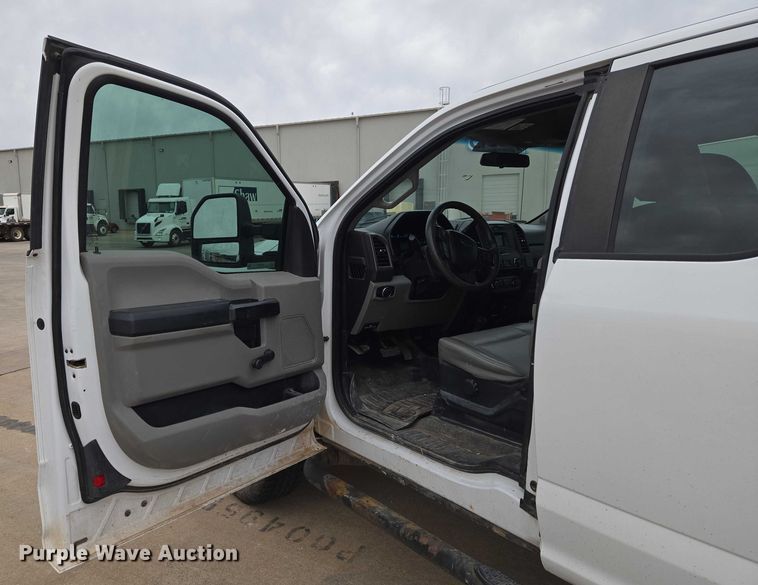 image for item ET1293 2017 Ford F250 Super Duty pickup truck