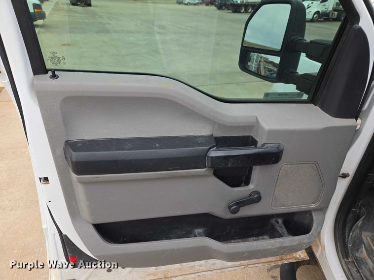 image for item ET1293 2017 Ford F250 Super Duty pickup truck