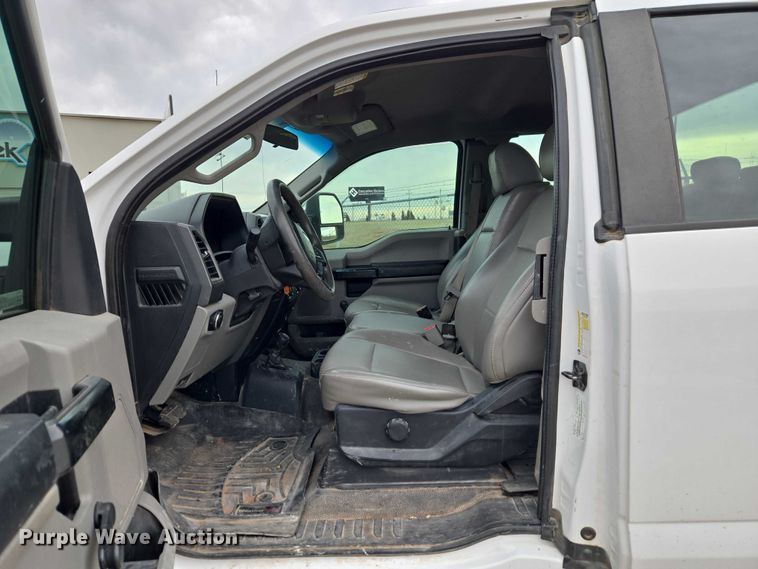 image for item ET1293 2017 Ford F250 Super Duty pickup truck