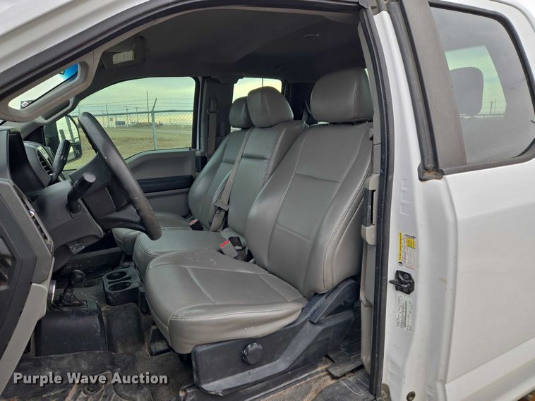 image for item ET1293 2017 Ford F250 Super Duty pickup truck