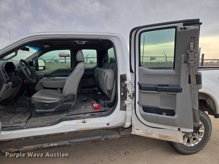 image for item ET1293 2017 Ford F250 Super Duty pickup truck