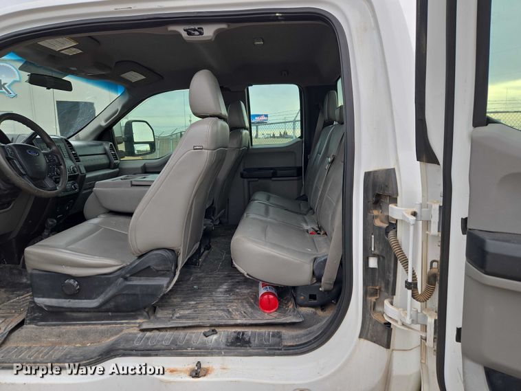 image for item ET1293 2017 Ford F250 Super Duty pickup truck