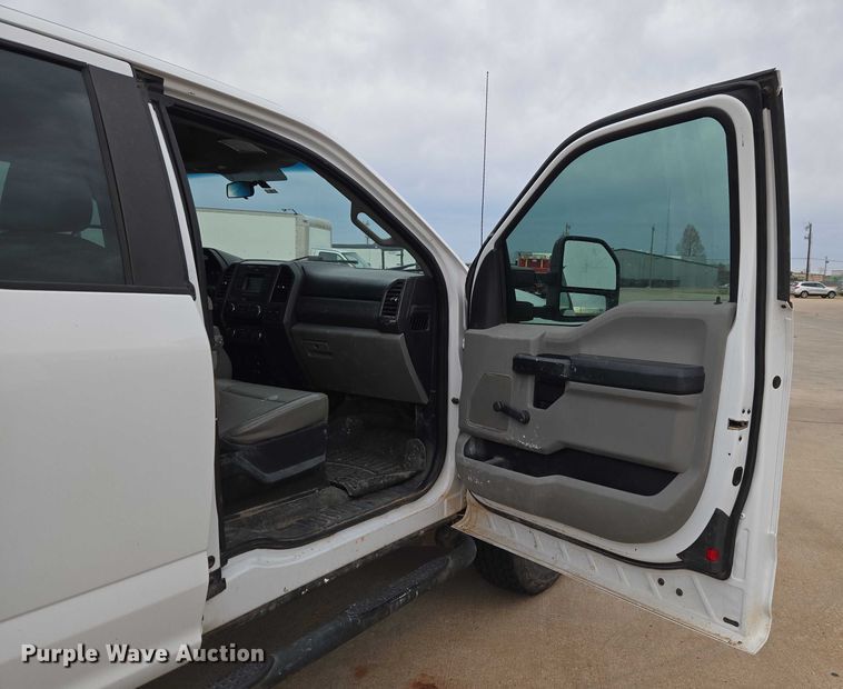 image for item ET1293 2017 Ford F250 Super Duty pickup truck