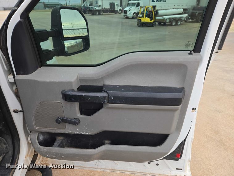 image for item ET1293 2017 Ford F250 Super Duty pickup truck