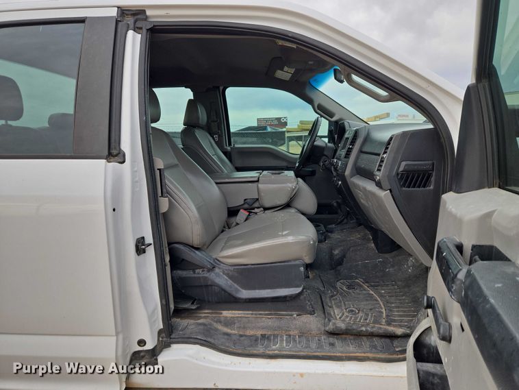 image for item ET1293 2017 Ford F250 Super Duty pickup truck