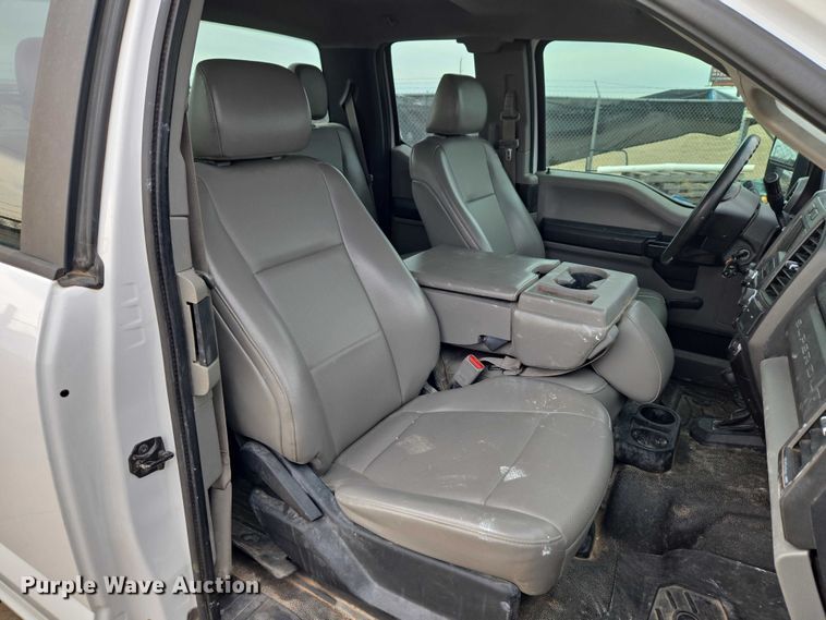 image for item ET1293 2017 Ford F250 Super Duty pickup truck