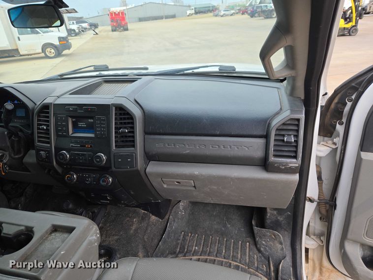 image for item ET1293 2017 Ford F250 Super Duty pickup truck