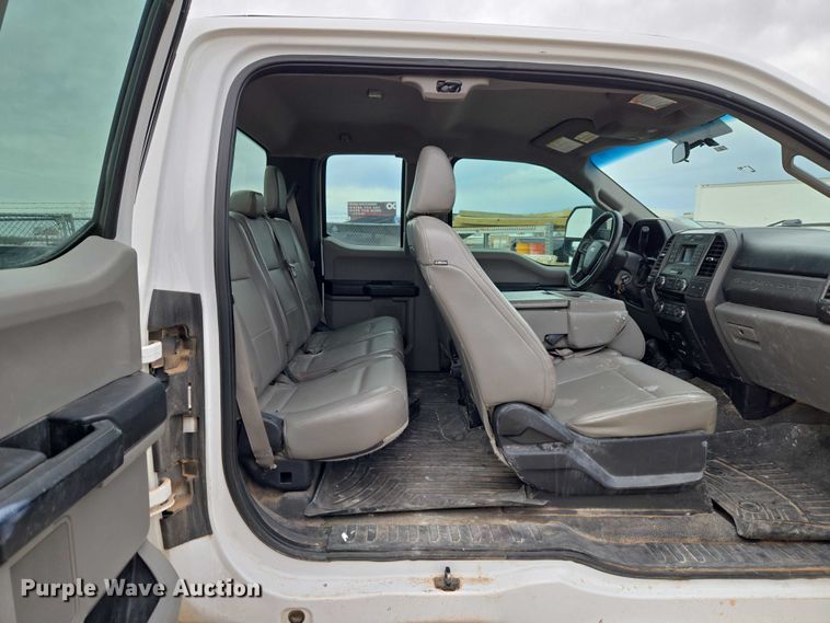 image for item ET1293 2017 Ford F250 Super Duty pickup truck