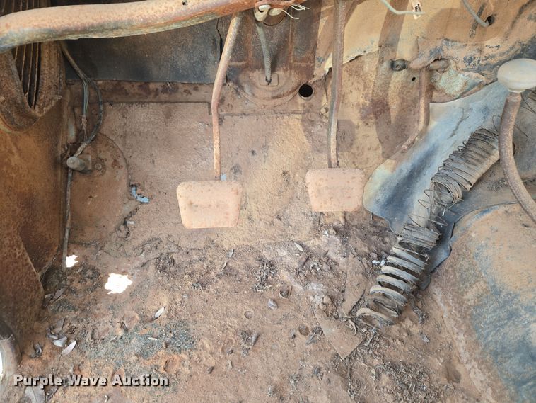 image for item ET1346 1961 Chevrolet Apache 10 pickup truck