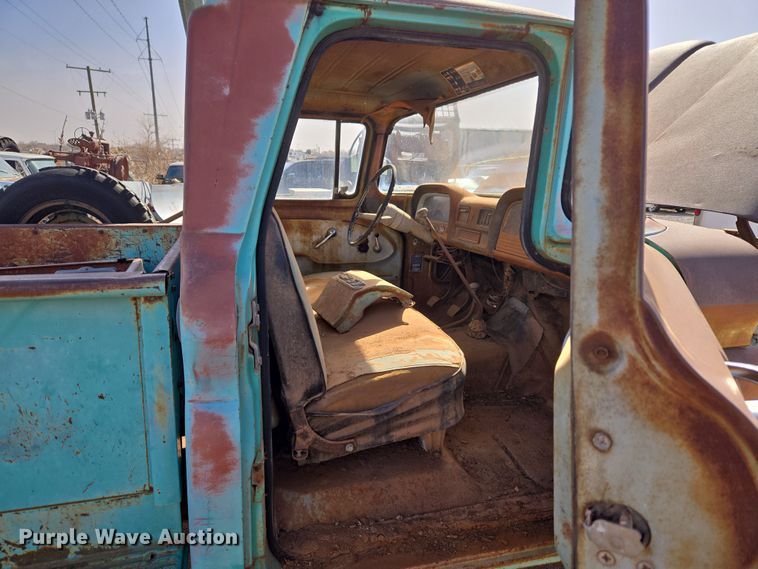 image for item ET1346 1961 Chevrolet Apache 10 pickup truck