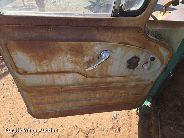 image for item ET1346 1961 Chevrolet Apache 10 pickup truck