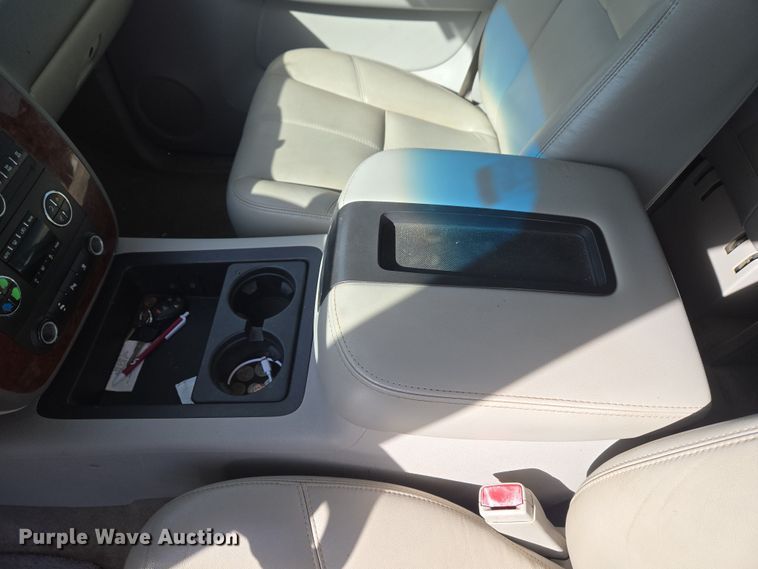 image for item ET1347 2009 Chevrolet Suburban SUV