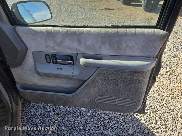 image for item ET1348 1992 Chevrolet Blazer SUV