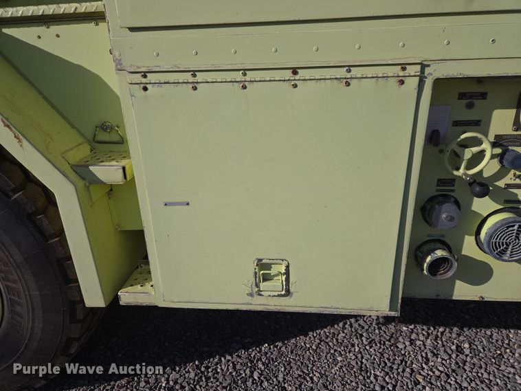 image for item ET1350 1985 Oshkosh Low Tilt pumper fire truck