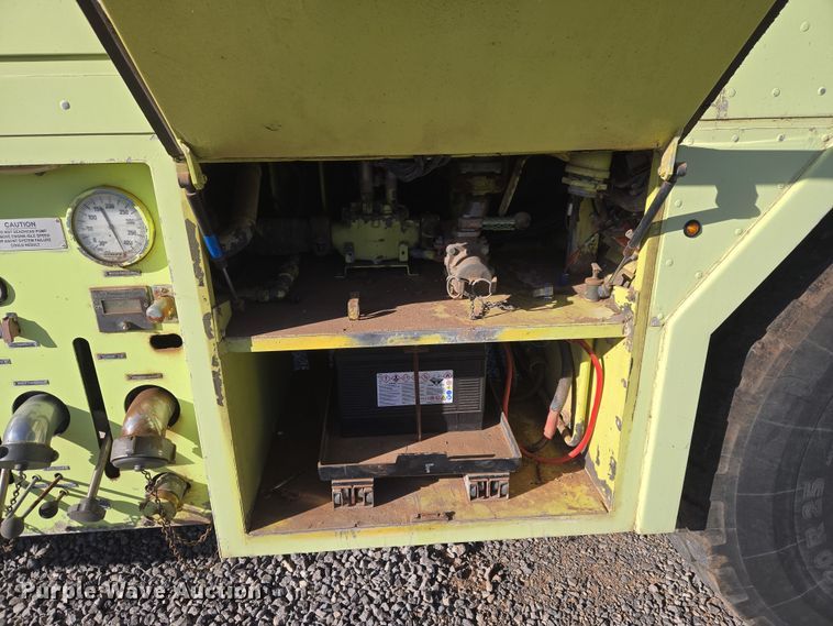 image for item ET1350 1985 Oshkosh Low Tilt pumper fire truck