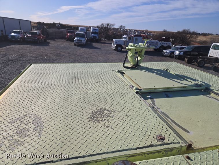 image for item ET1350 1985 Oshkosh Low Tilt pumper fire truck