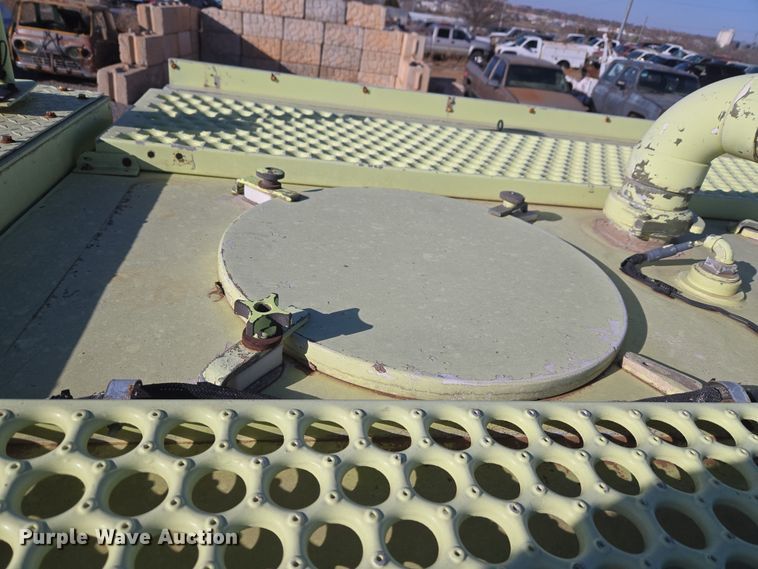 image for item ET1350 1985 Oshkosh Low Tilt pumper fire truck