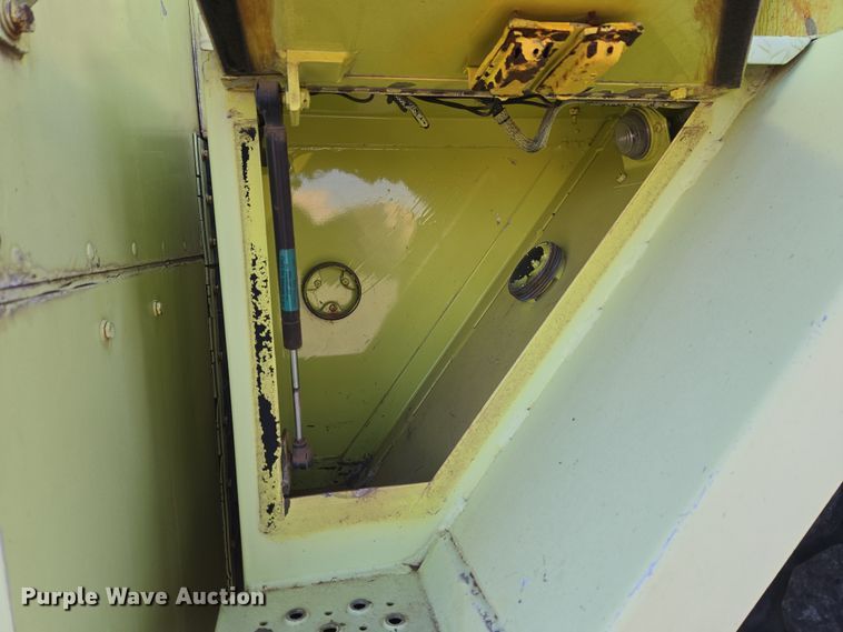 image for item ET1350 1985 Oshkosh Low Tilt pumper fire truck