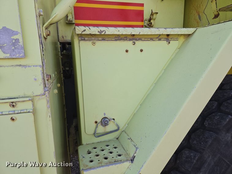 image for item ET1350 1985 Oshkosh Low Tilt pumper fire truck