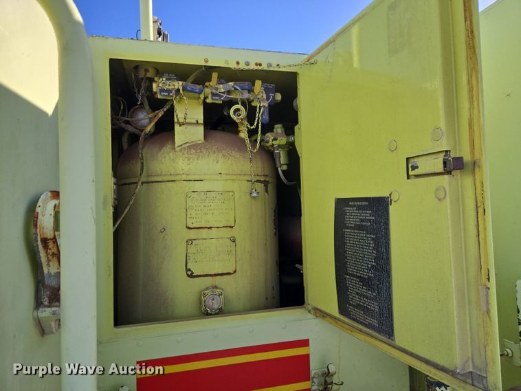 image for item ET1350 1985 Oshkosh Low Tilt pumper fire truck