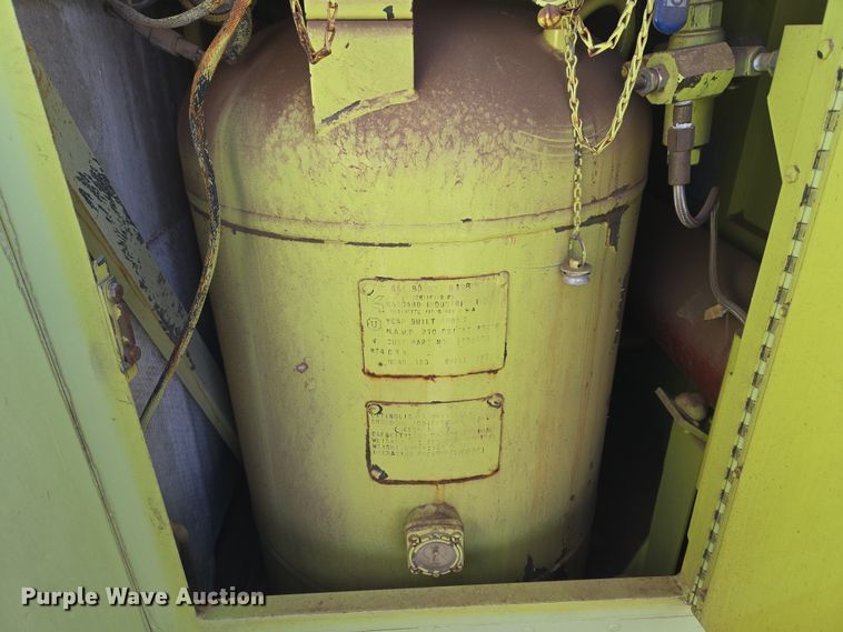 image for item ET1350 1985 Oshkosh Low Tilt pumper fire truck