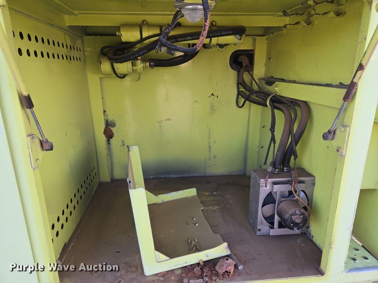 image for item ET1350 1985 Oshkosh Low Tilt pumper fire truck