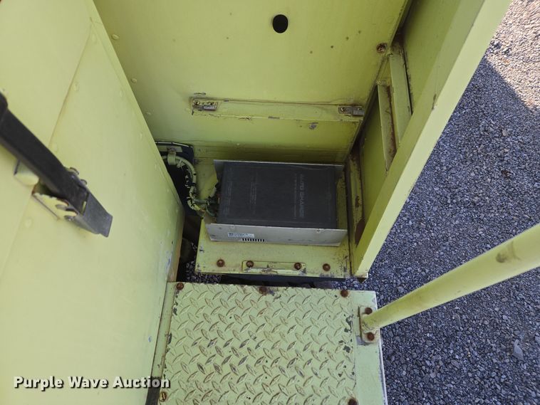 image for item ET1350 1985 Oshkosh Low Tilt pumper fire truck