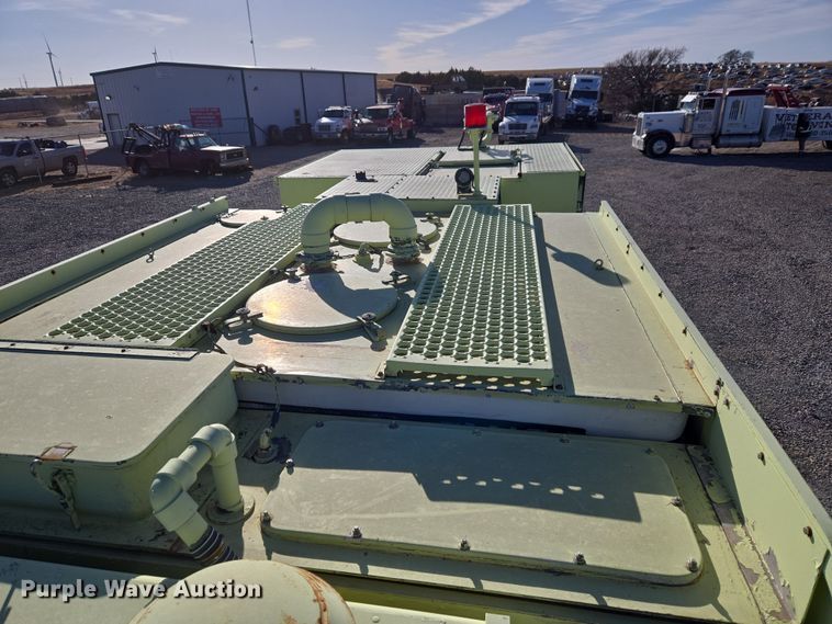 image for item ET1350 1985 Oshkosh Low Tilt pumper fire truck