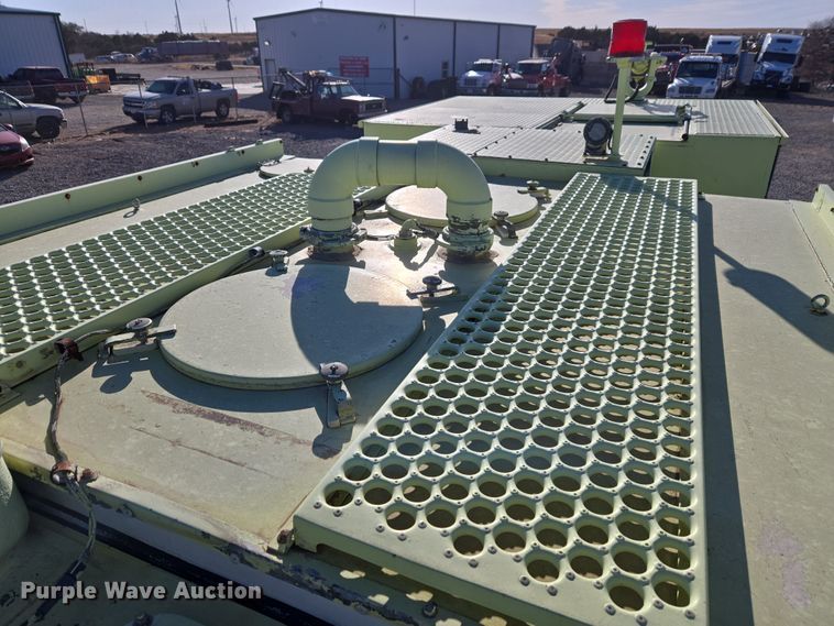 image for item ET1350 1985 Oshkosh Low Tilt pumper fire truck