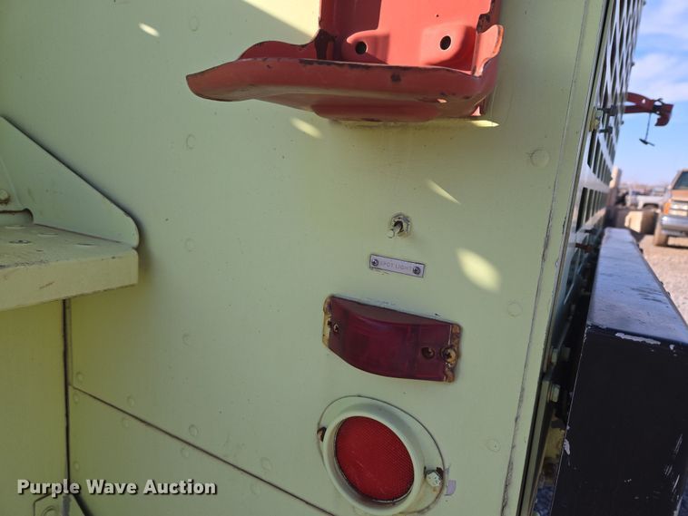 image for item ET1350 1985 Oshkosh Low Tilt pumper fire truck