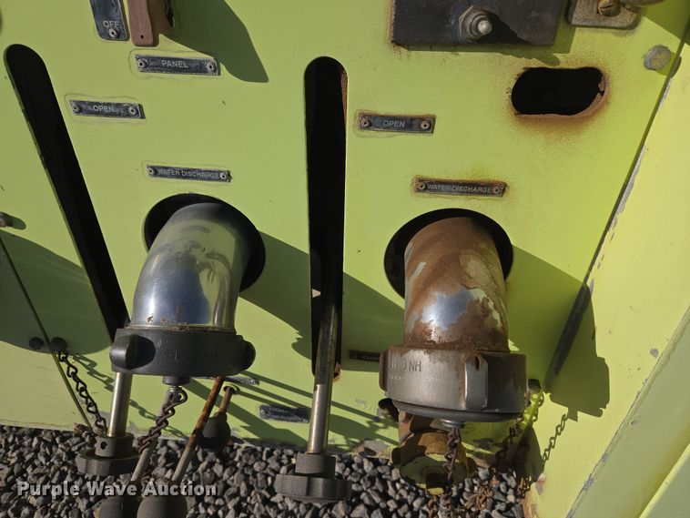 image for item ET1350 1985 Oshkosh Low Tilt pumper fire truck