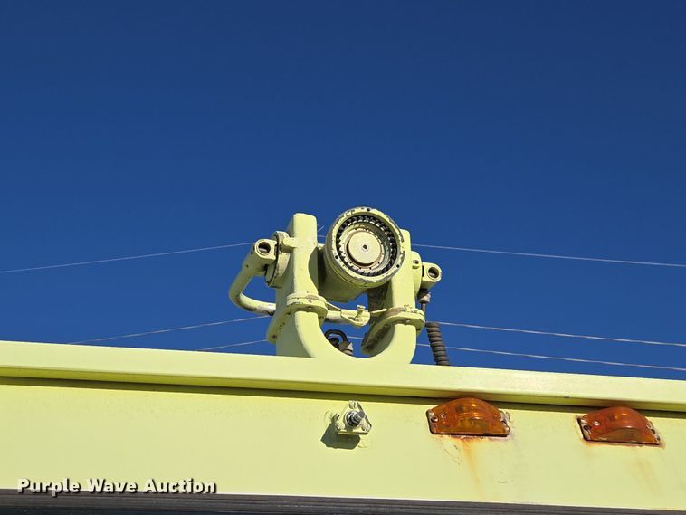 image for item ET1350 1985 Oshkosh Low Tilt pumper fire truck