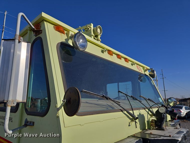 image for item ET1350 1985 Oshkosh Low Tilt pumper fire truck