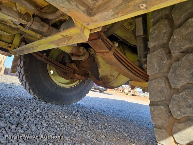 image for item ET1350 1985 Oshkosh Low Tilt pumper fire truck