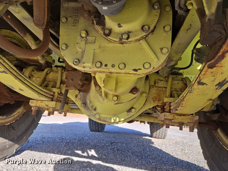 image for item ET1350 1985 Oshkosh Low Tilt pumper fire truck