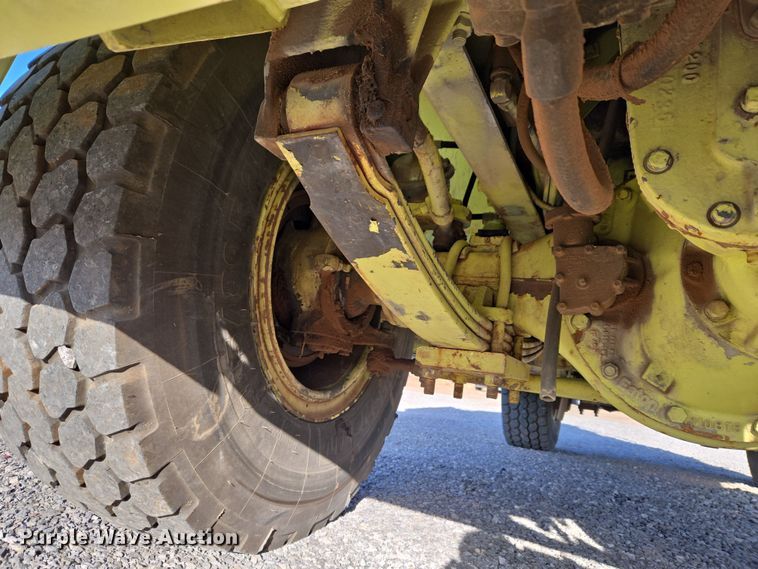 image for item ET1350 1985 Oshkosh Low Tilt pumper fire truck