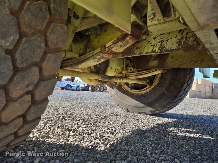 image for item ET1350 1985 Oshkosh Low Tilt pumper fire truck