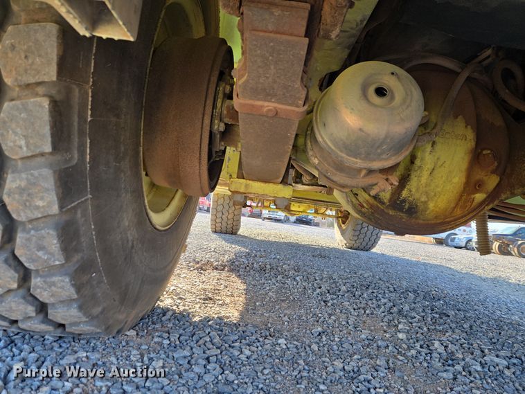 image for item ET1350 1985 Oshkosh Low Tilt pumper fire truck