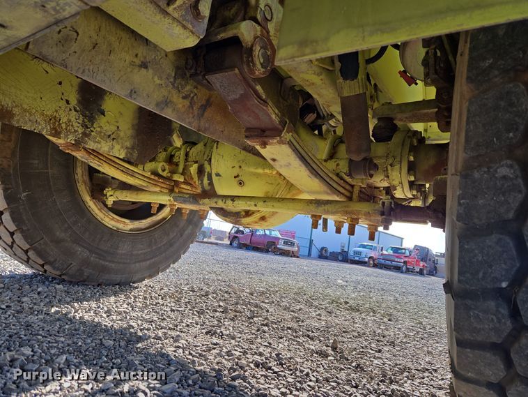 image for item ET1350 1985 Oshkosh Low Tilt pumper fire truck