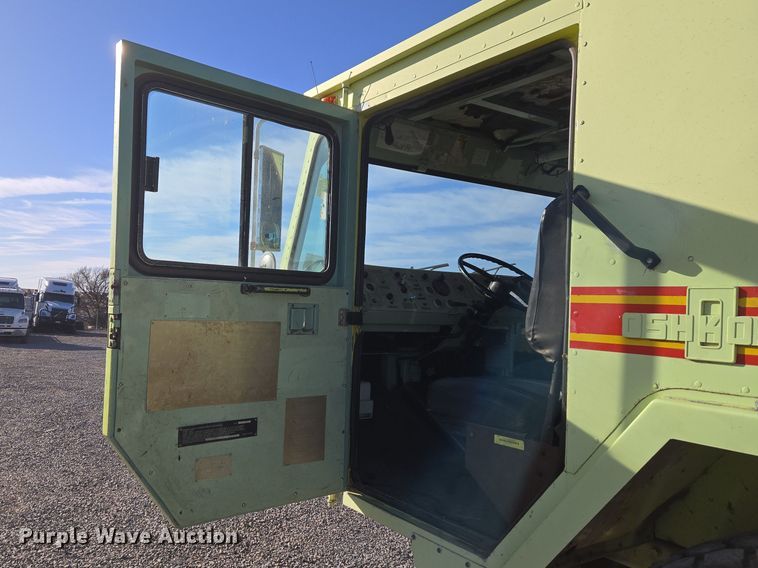 image for item ET1350 1985 Oshkosh Low Tilt pumper fire truck