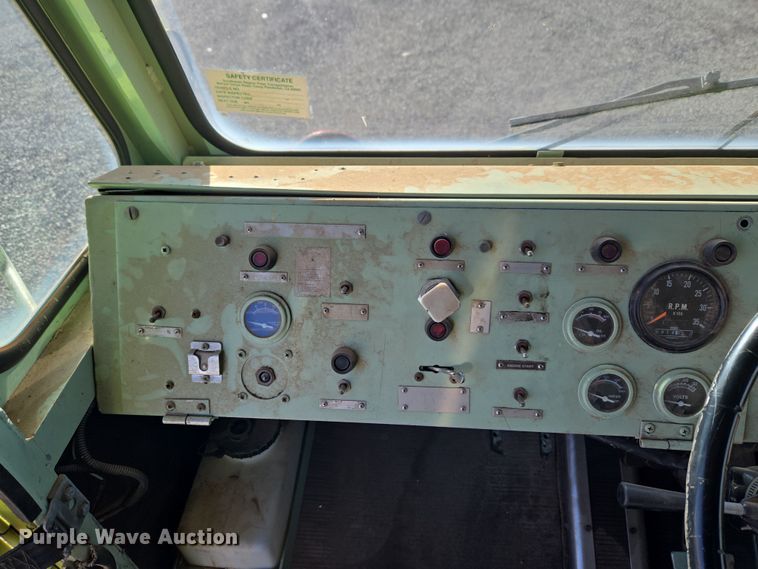 image for item ET1350 1985 Oshkosh Low Tilt pumper fire truck