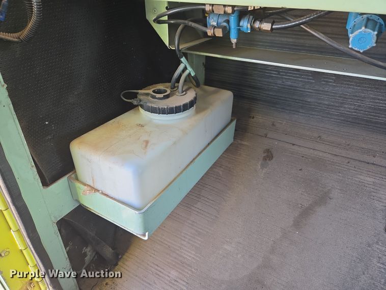 image for item ET1350 1985 Oshkosh Low Tilt pumper fire truck