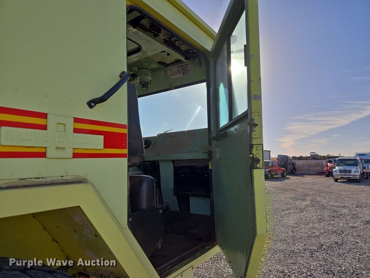 image for item ET1350 1985 Oshkosh Low Tilt pumper fire truck