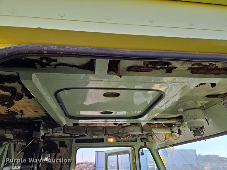 image for item ET1350 1985 Oshkosh Low Tilt pumper fire truck